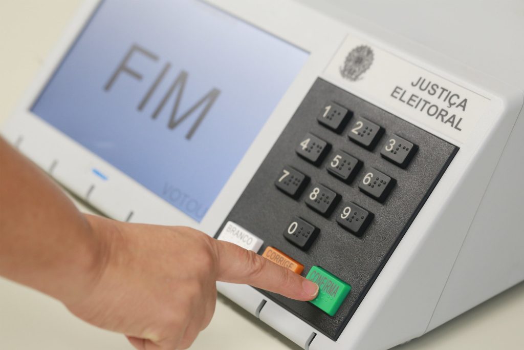 A urna eletrônica é referência de eleições, no Brasil